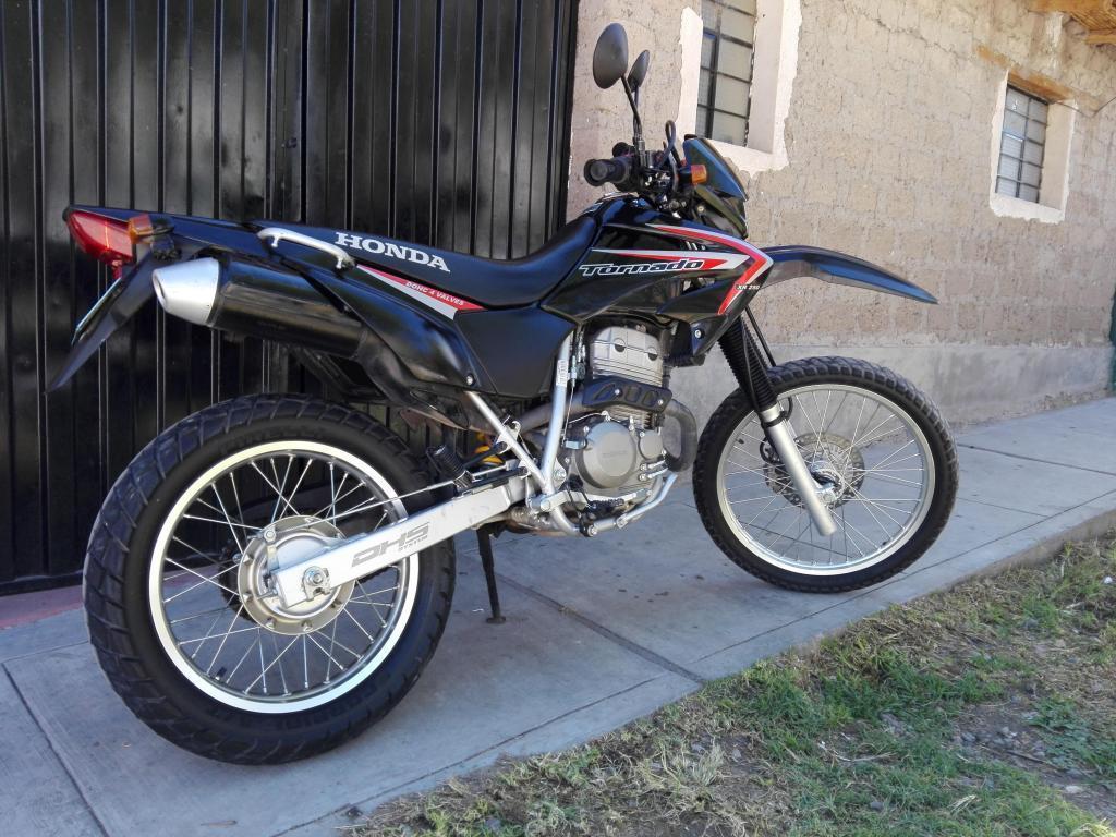 Honda tornado xr 250 del 2012 - llamar al 978031139