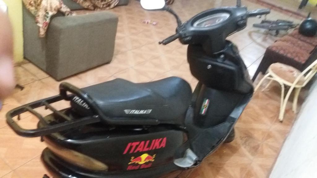 Moto italika125