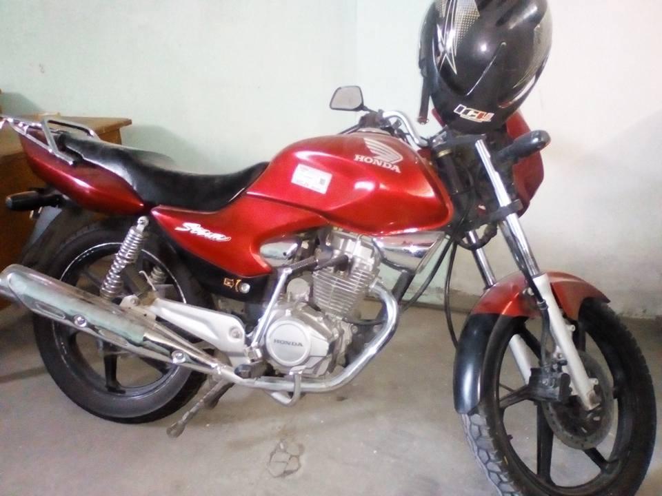 VENDO MOTO HONDA STORM a S/.2800 conversable