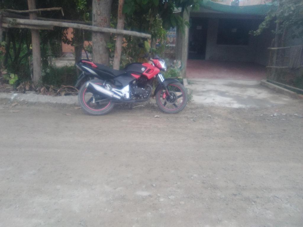 vendo moto del año 2016 marca ITALIKA color rojo con negro en buen estado llamar al 970011366