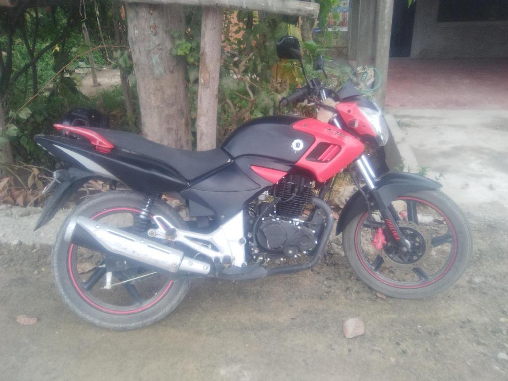 vendo moto del año 2016 marca ITALIKA color rojo con negro en buen estado llamar al 970011366