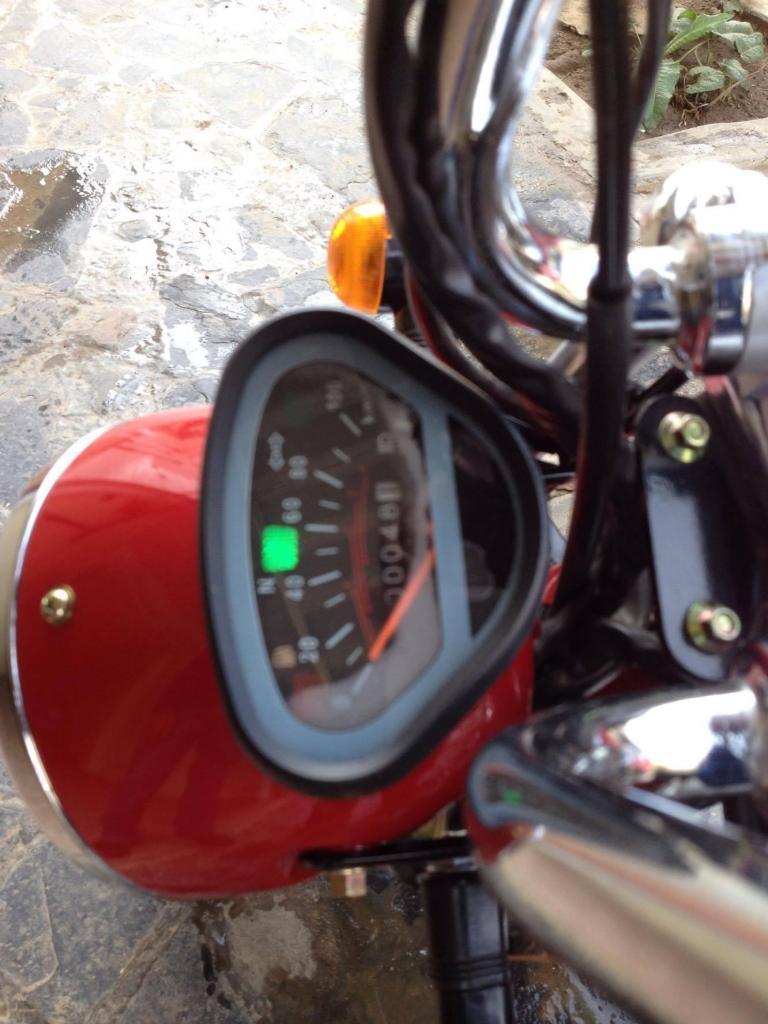 se vende una moto wanxin ,motor 110 ,color rojo,año 2015