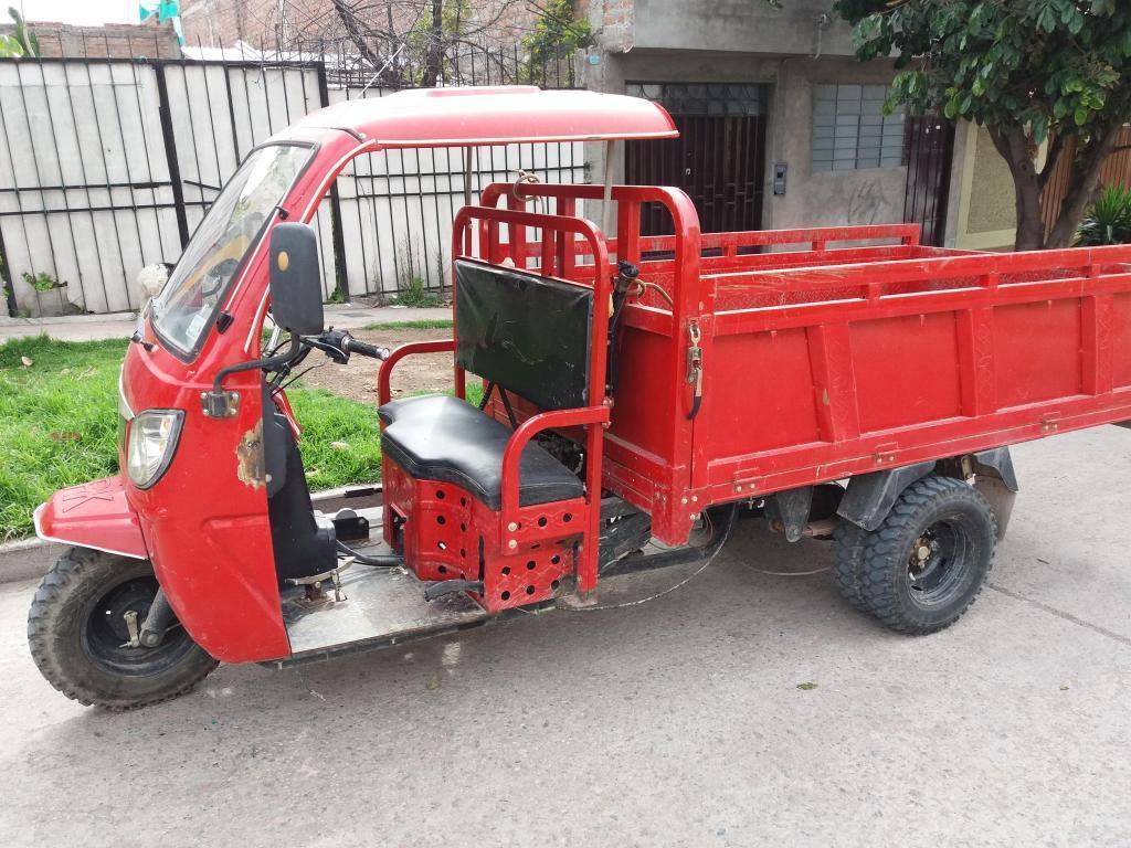 Carguero motor 300 cc semi nuevi poco uso 3000 km precio negociable cel980481043