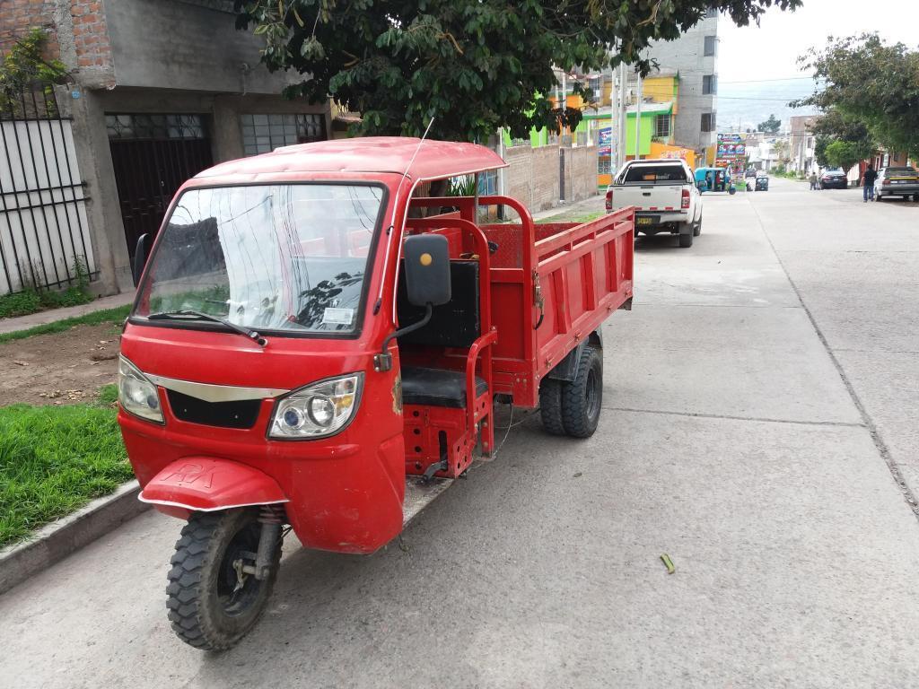 Carguero motor 300 cc semi nuevi poco uso 3000 km precio negociable cel980481043