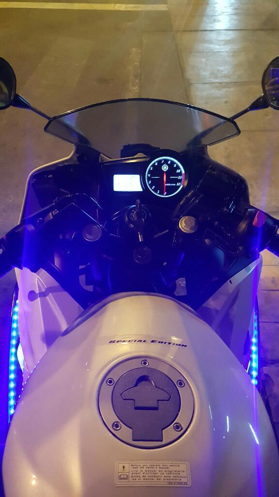 Moto Yamaha R15