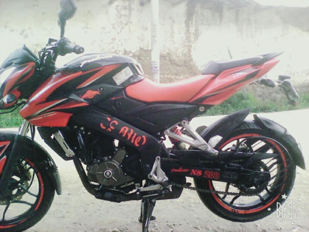 Moto Pulsar 200 Ns Color Rojo