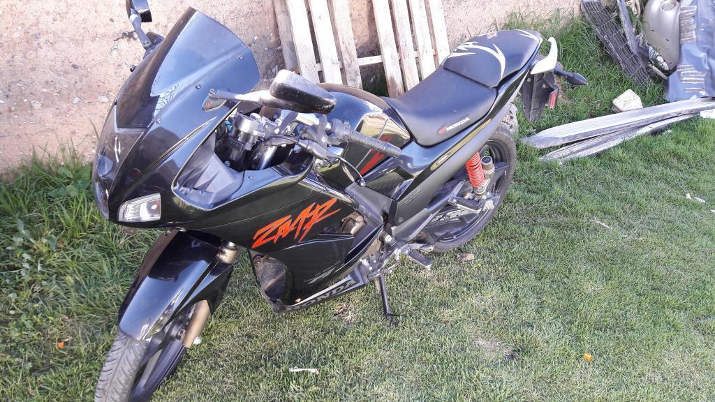 Moto Hero Karizma del 2015 negra uso domestico