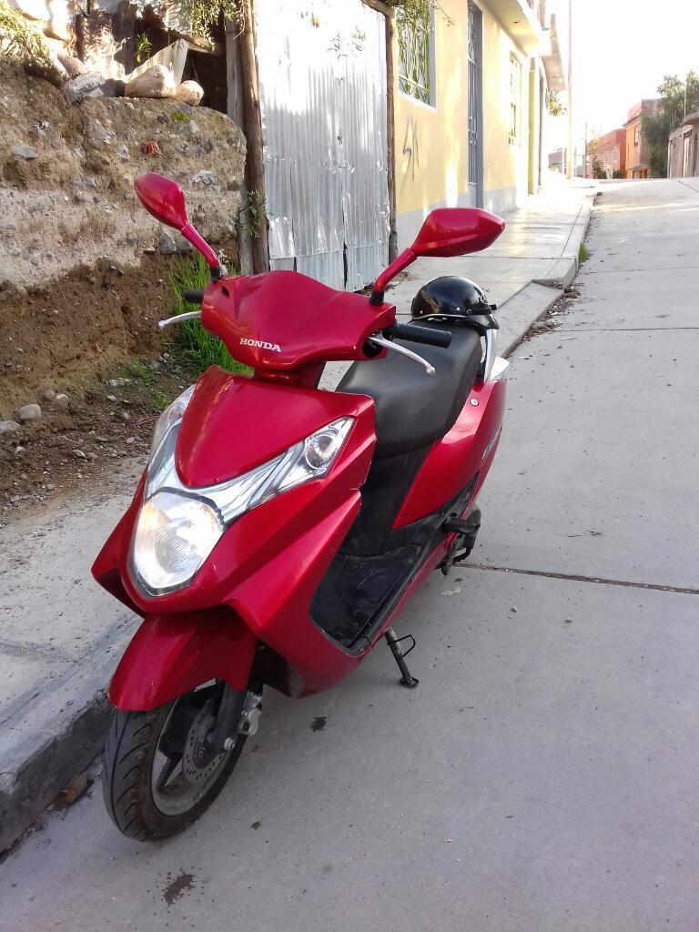 Se Vende Moto por Ocasion Del Año 2015