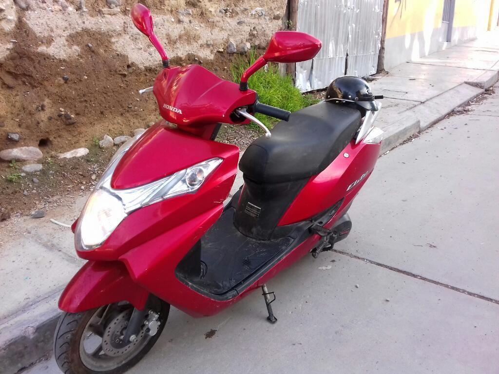 Se Vende Moto por Ocasion Del Año 2015