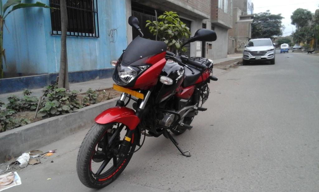 Vendo moto pulsar 180 Con soat vigente!!