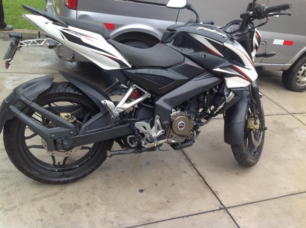 Vendo moto bajaj pulsar NS200 decal