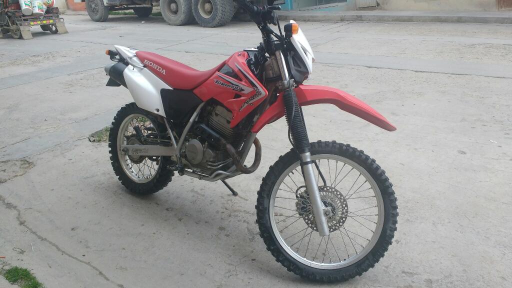 Vendo Moto Lineal Honda Tornado Año 2012