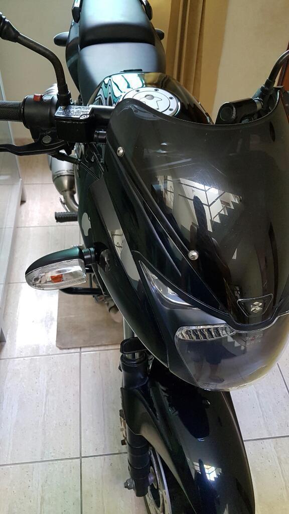 Pulsar Bajaj 220 de Pura Potencia