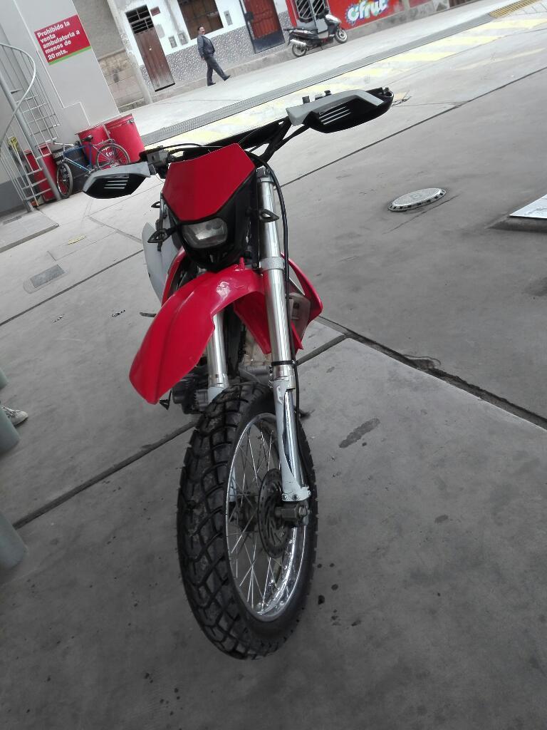 Vendo Moto Zanttara 250 Unico Dueño