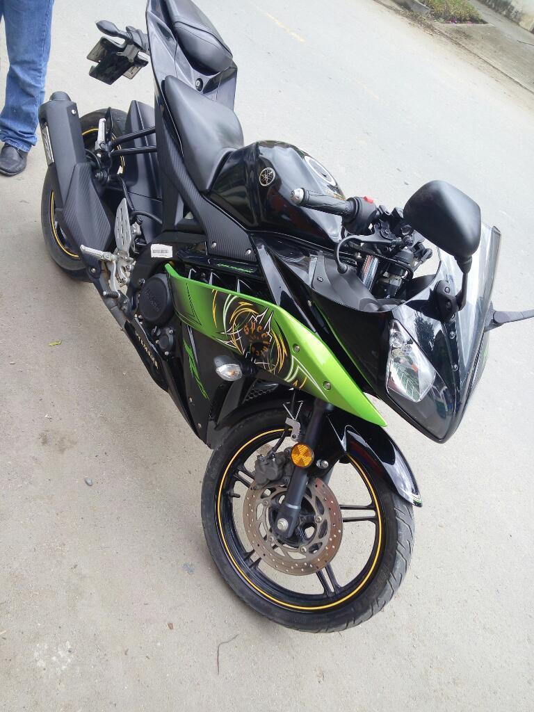 Motocicleta Yamaha R15