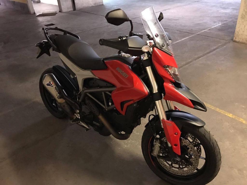 Vendo moto Ducati Hyperestrada