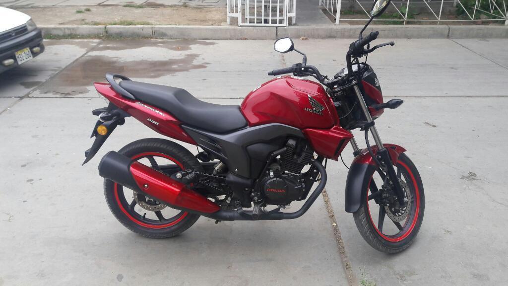 Moto Honda Invicta