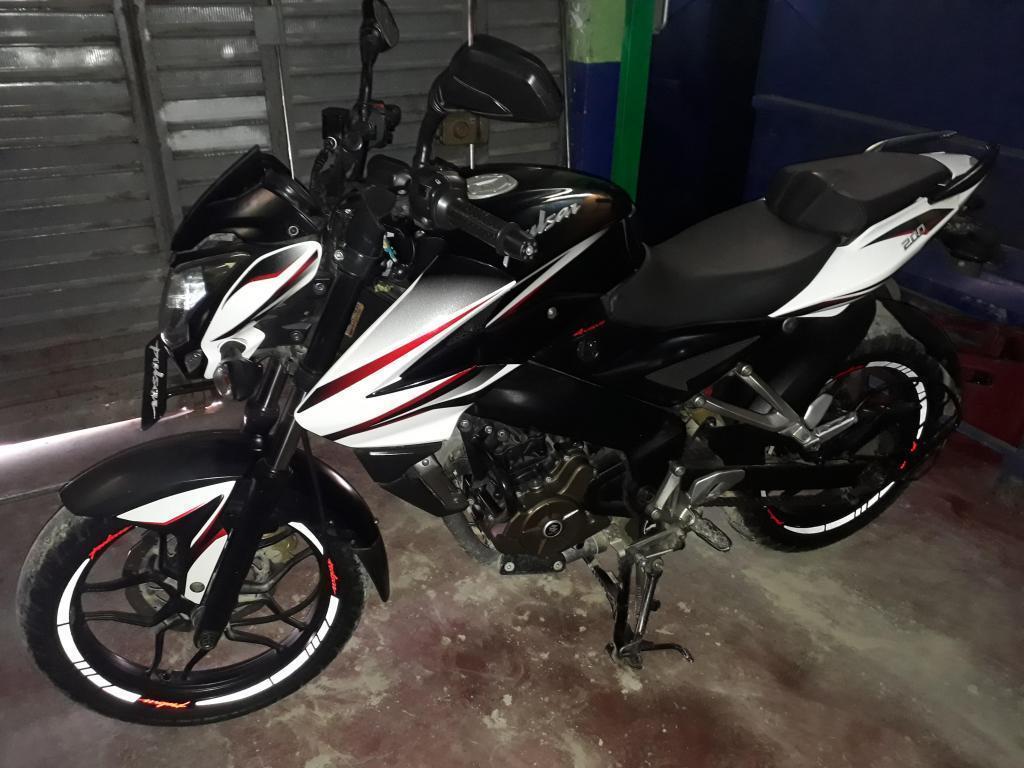 VENDO MOTO LINEAL PULSAR NS 200 AÑO 2014