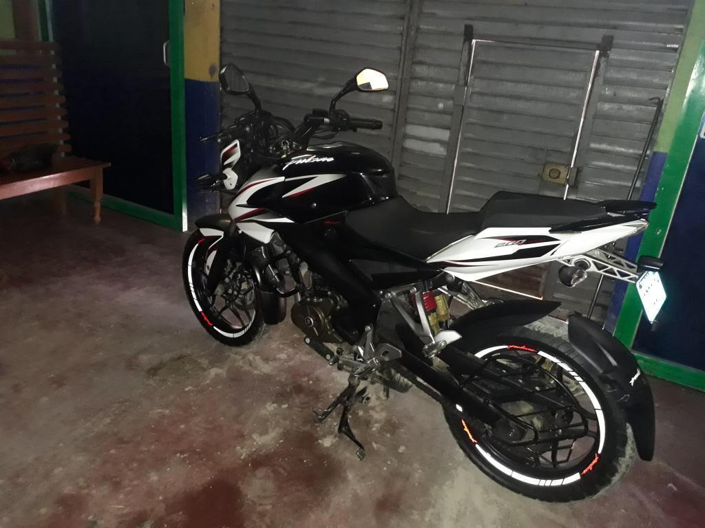 VENDO MOTO LINEAL PULSAR NS 200 AÑO 2014