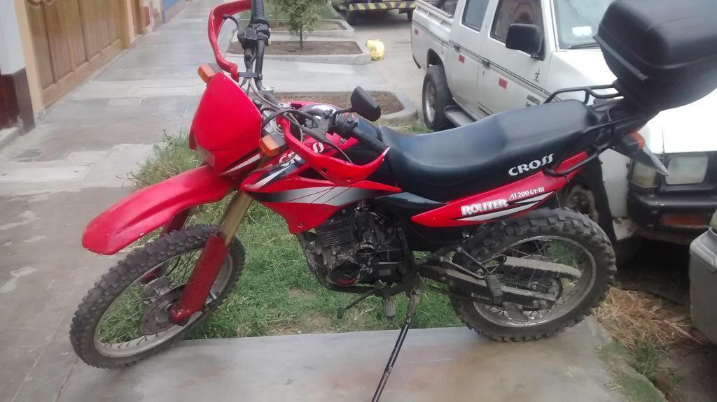 Vendo Moto CROSS 200 a S/.4500