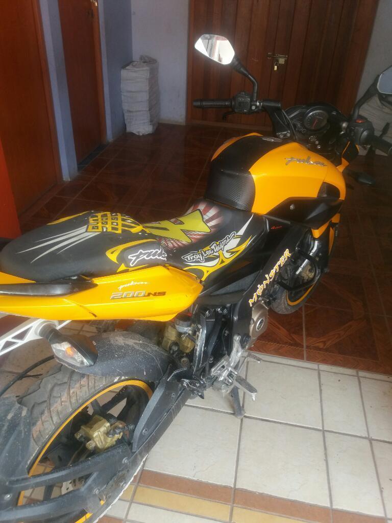 Motocicleta Pulsar N 200