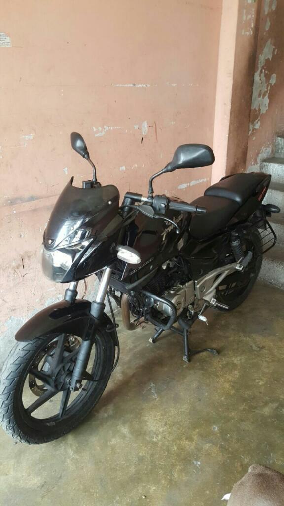 Pulsar 220 Naked