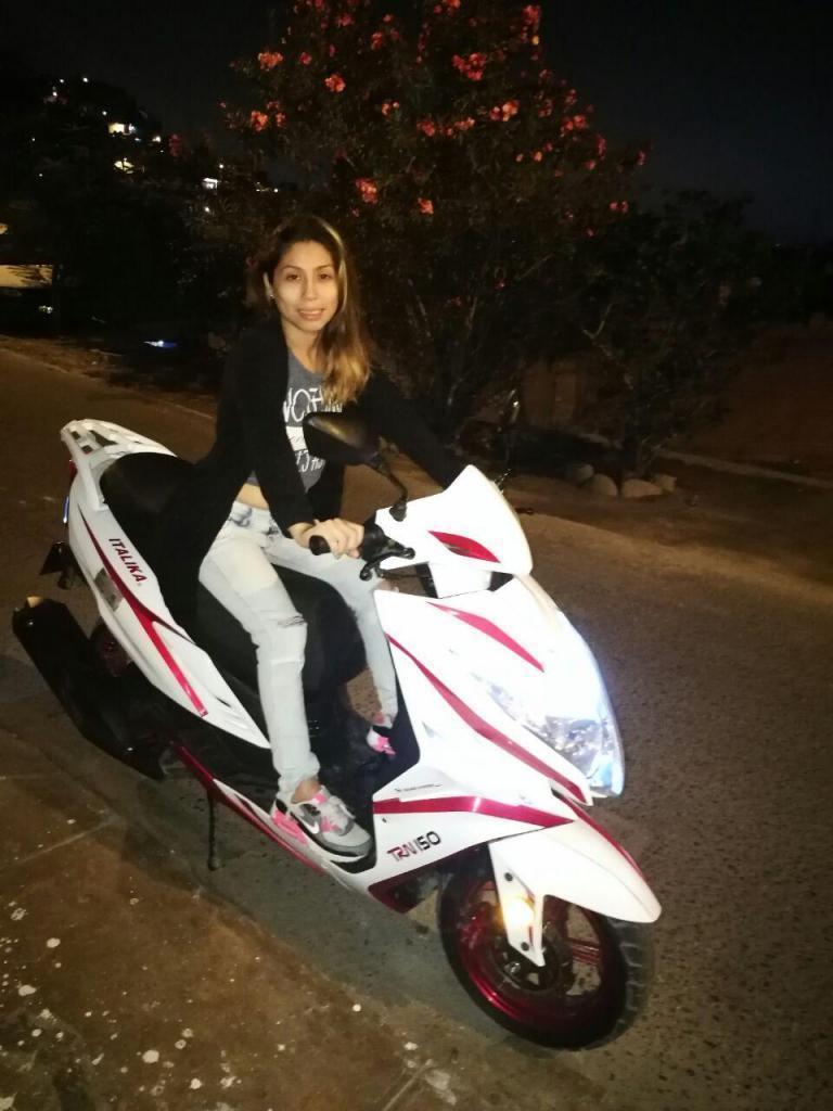 vendo moto scooter italika 150