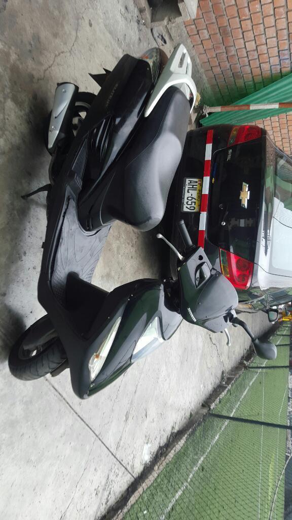 Vendo Moto Honda Elite 125 Color Negro