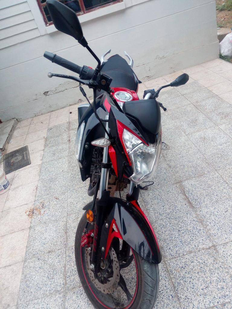 Vendo por motivo de Viaje Moto Italika 250, con poco recorrido