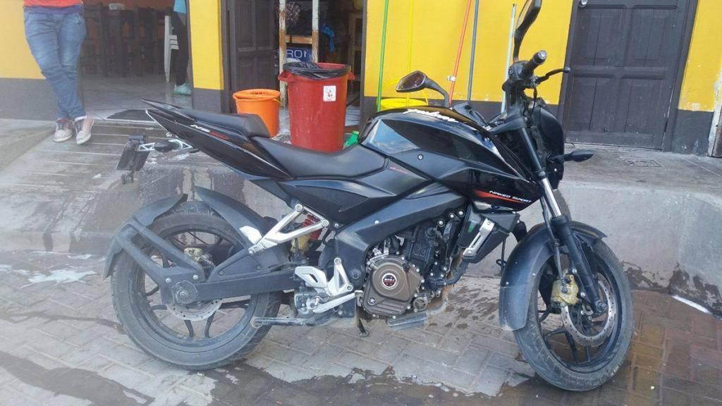 vendo pulsar 200 ns NAKED SPORT