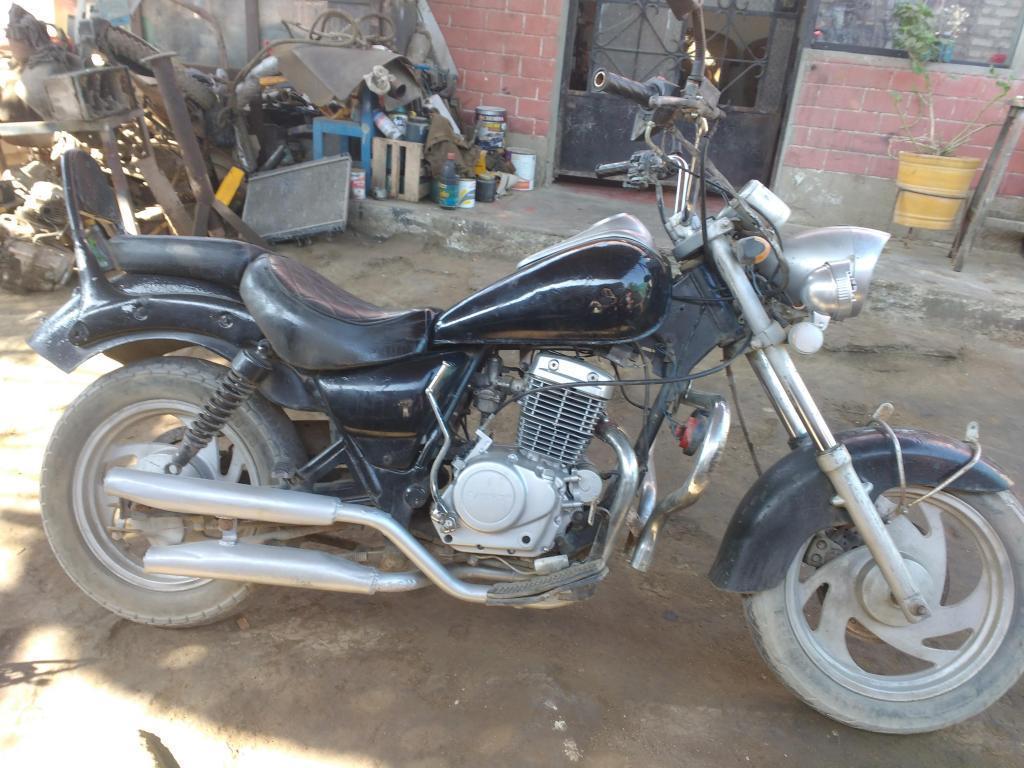 Se vende Una moto Harley motor 150cc en buen estado de uso particular