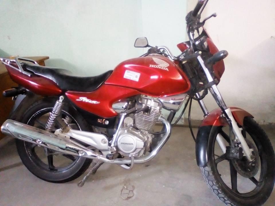 VENDO MOTO HONDA STORM a S/.2700 conversable