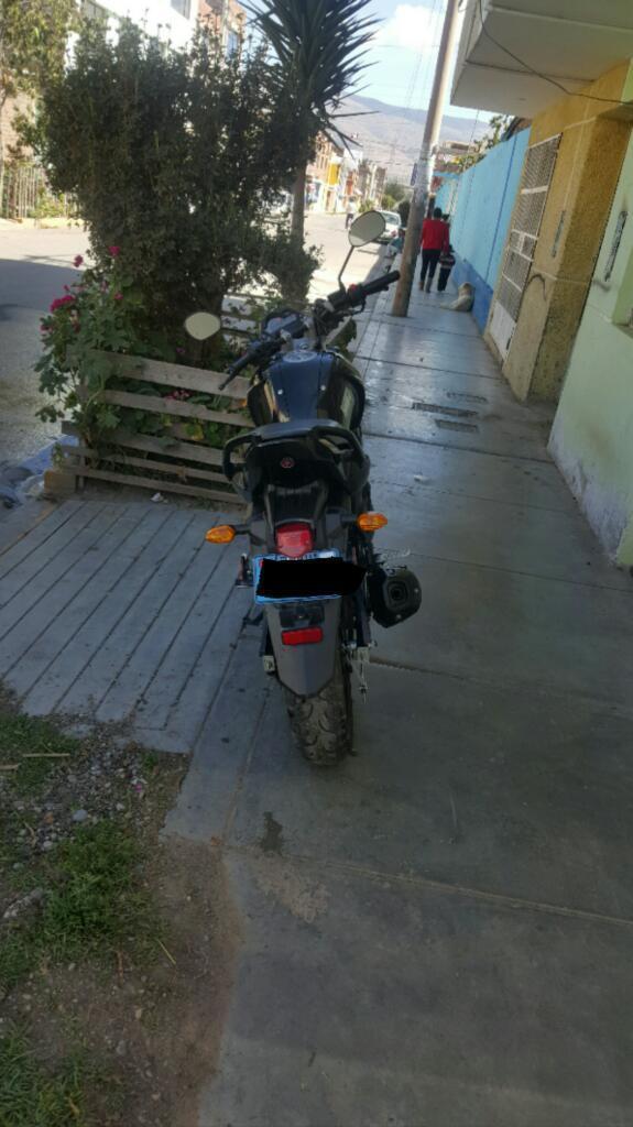 Moto Yamaha Fz16