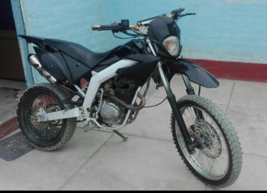 Vendo Mi Moto por Motivos de Viaje