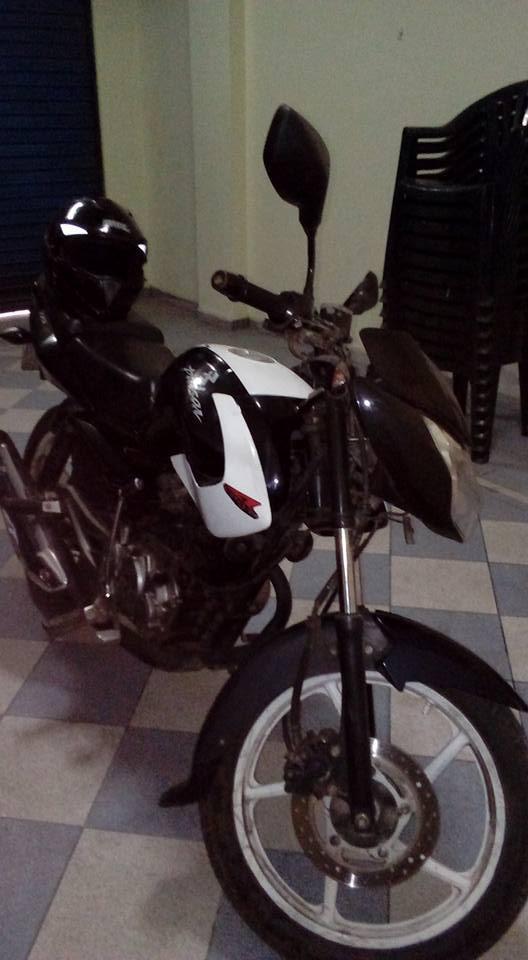 se vende moto bajaj