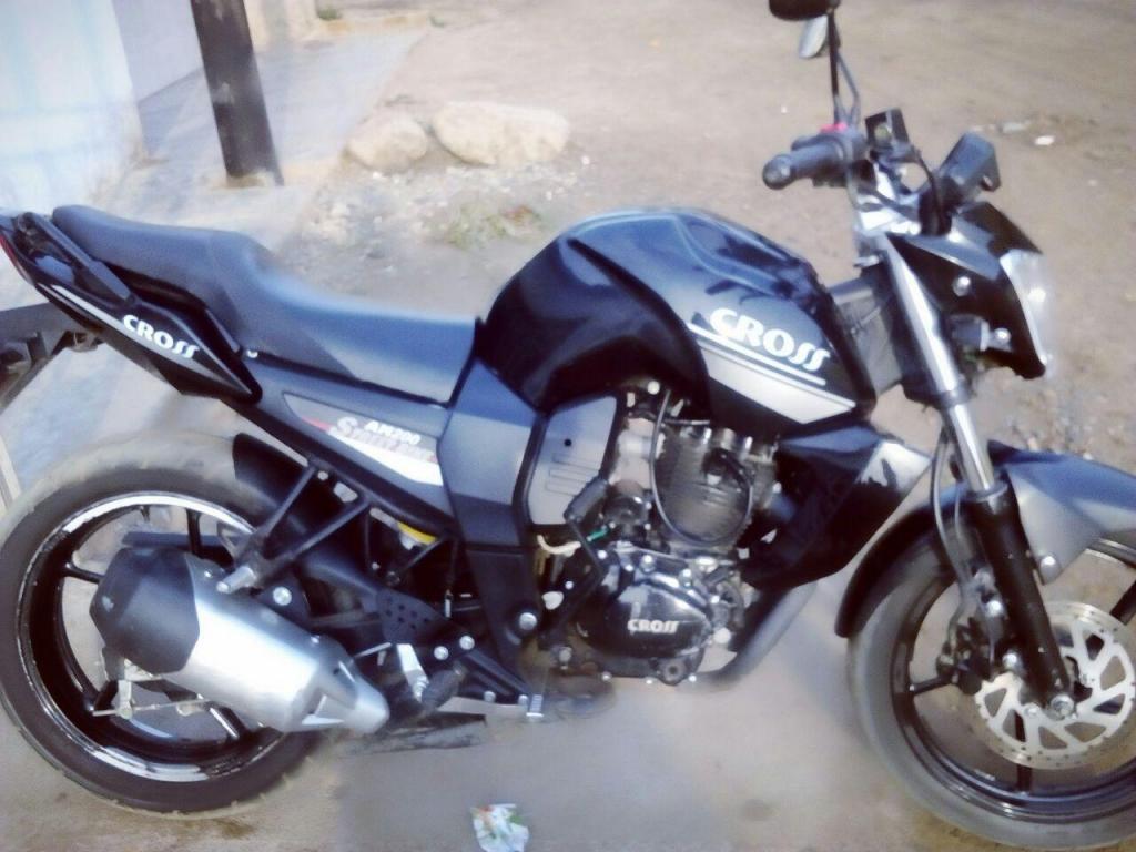 3600 Urgente se vende moto marca cross modelo fz.16