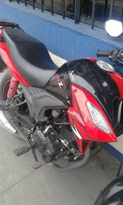 se vende moto Italika 125z