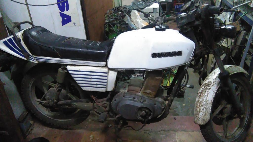 vendo antigua moto GS 450 SUSUKI DE 2 CILINDROS