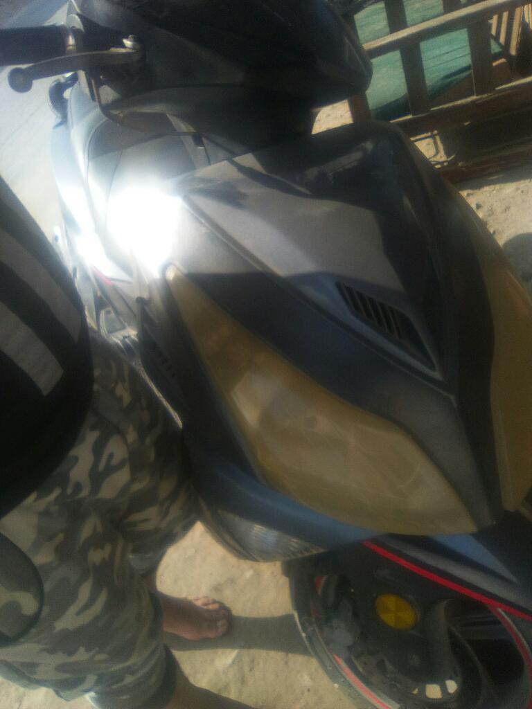 Vendo Moto Automática Todo en Regla