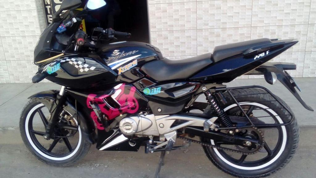 Moto Pulsar 220 Color Negro