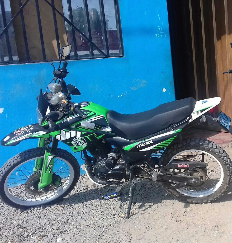 Vendo Moto Del Año por Motivo de Viaje