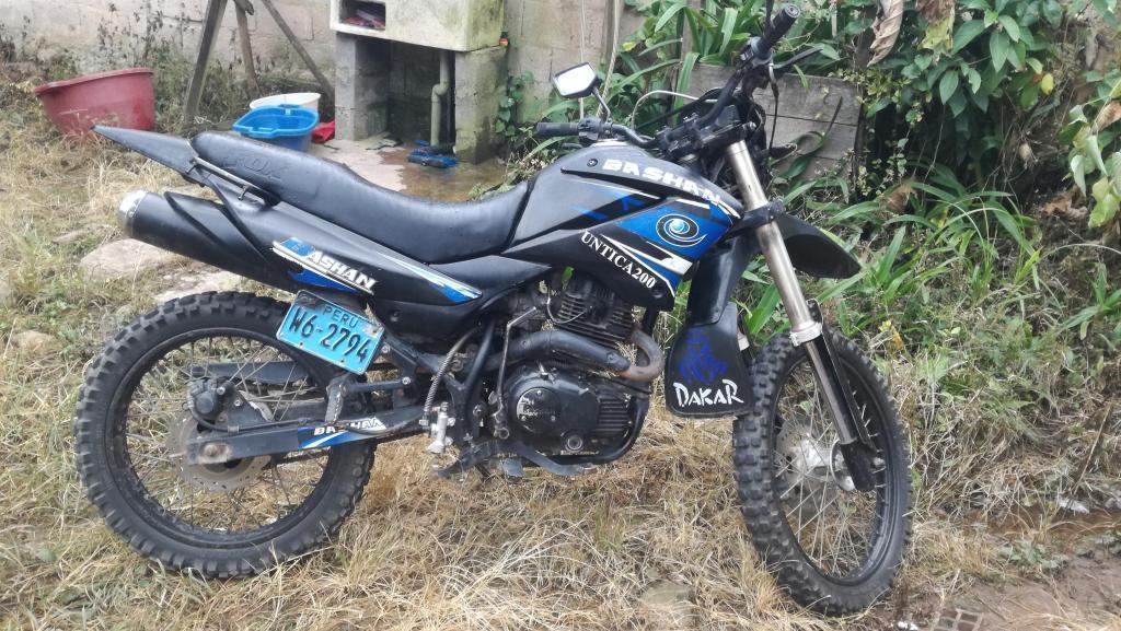 MOTO BASHAN UNTICA 200