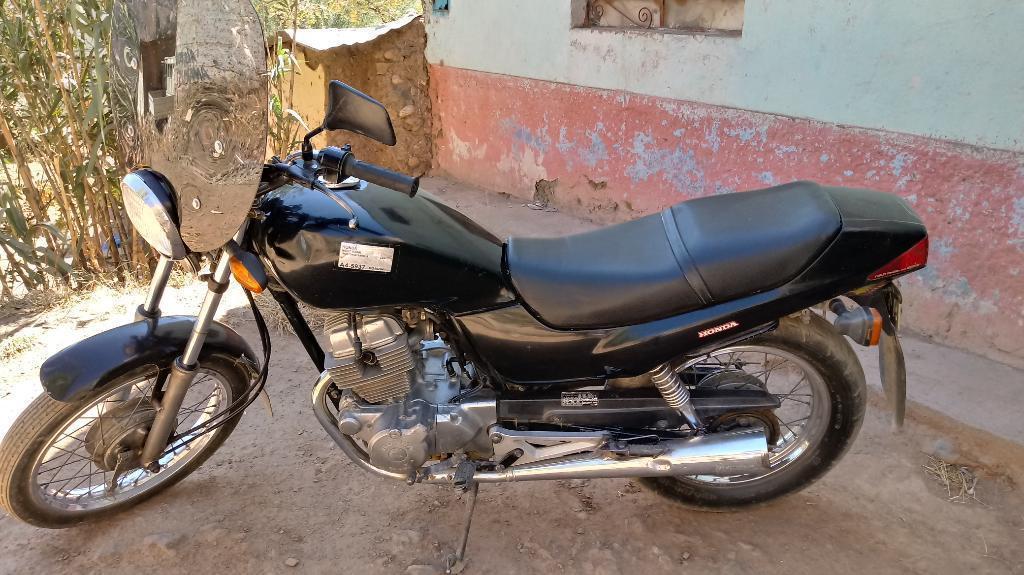 Vendo Una Poderosa Motocicleta