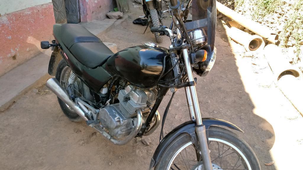 Vendo Una Poderosa Motocicleta