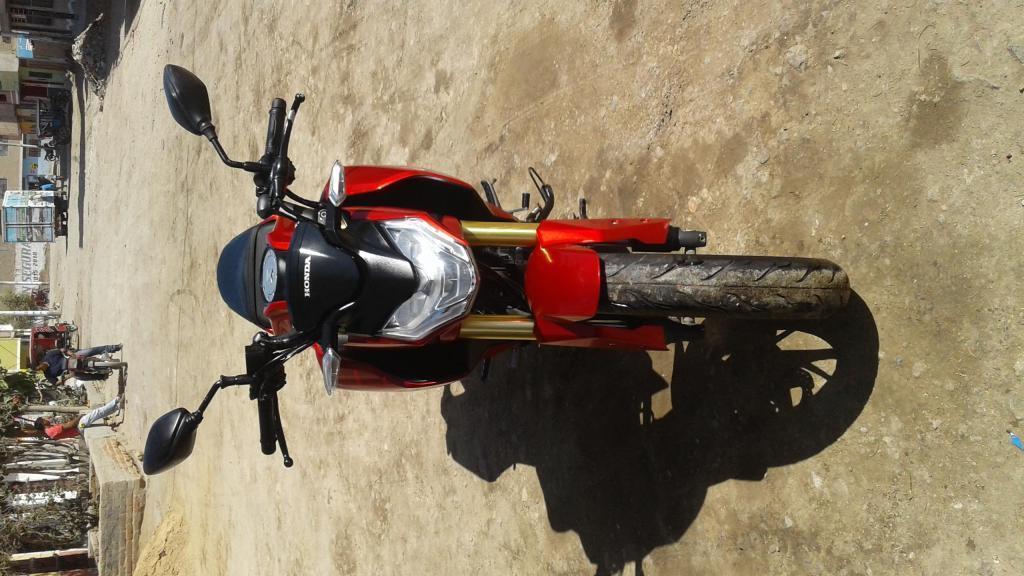 VENDO MOTO HONDA CB190R DE 8 MESES DE USO