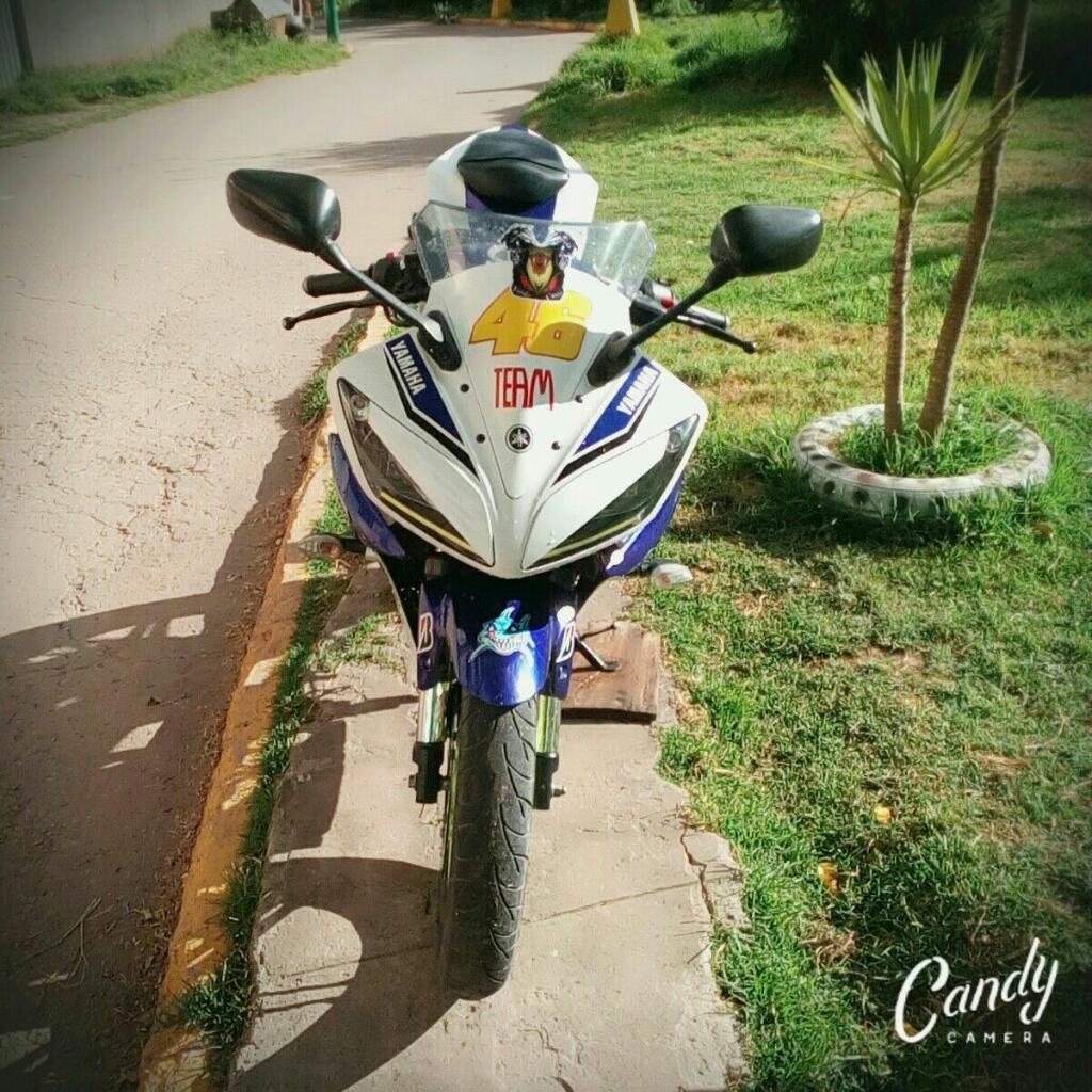 Moto Yamaha R15