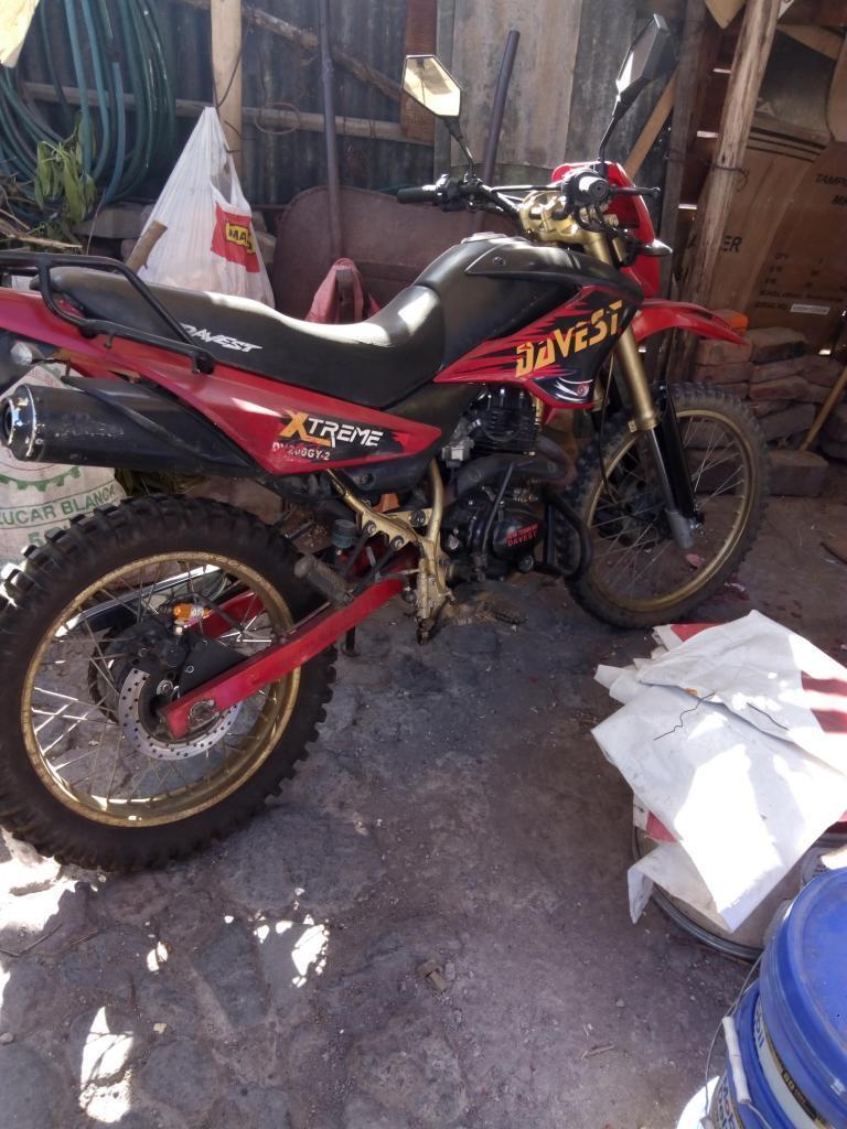 Moto davest 200