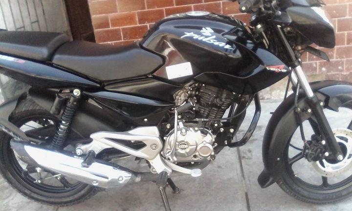 vendo linda moto casi nueva pulsar 135