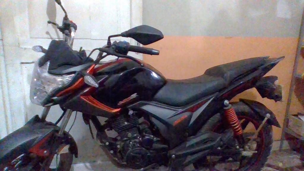 VENDO MOTO EN BUENAS CONDICIONES , CON PAPELES EN REGLA