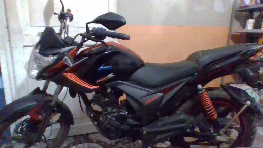 VENDO MOTO EN BUENAS CONDICIONES , CON PAPELES EN REGLA